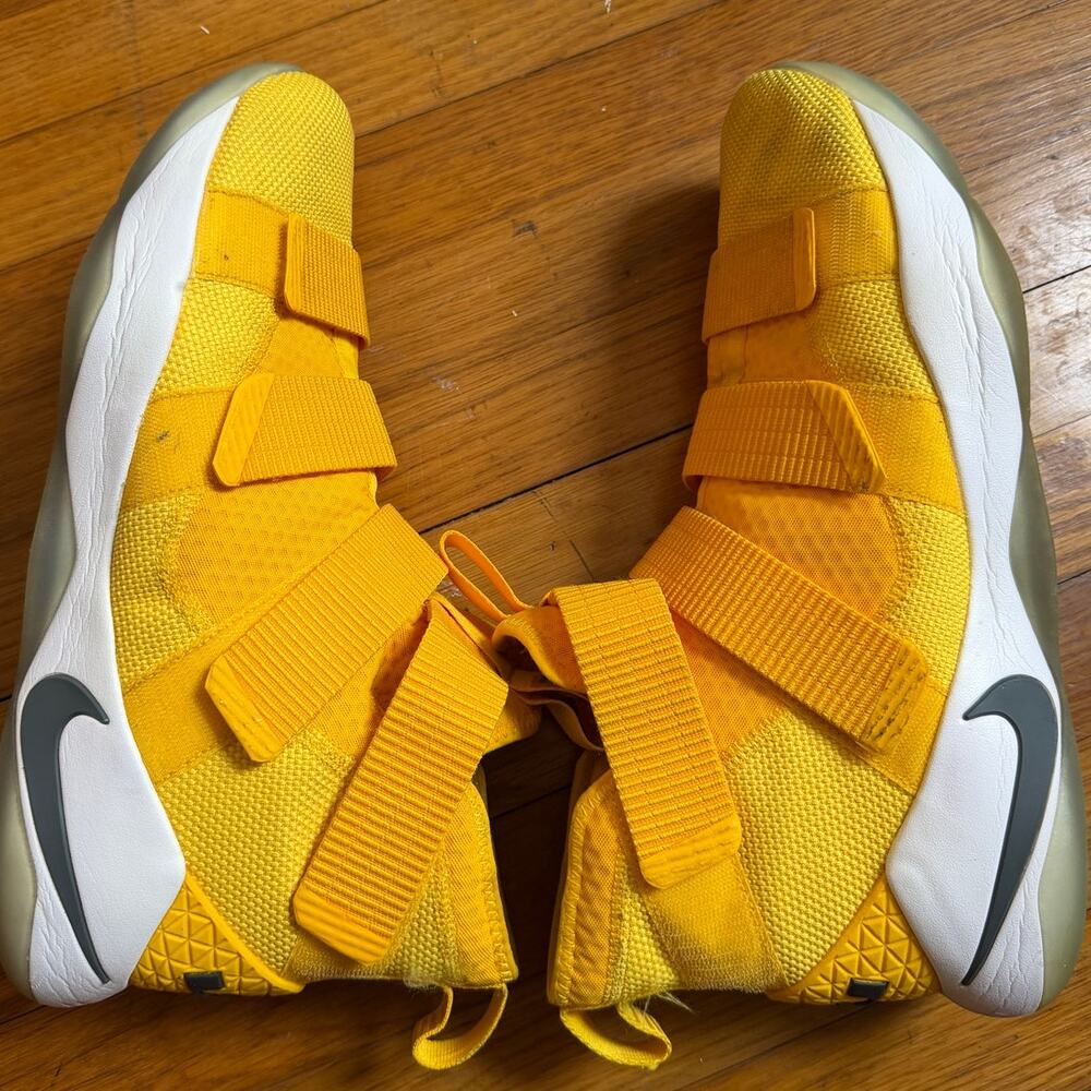 Nike LeBron Soldier XI 11 Yellow Basketball Shoes Men’s Size 15